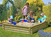 Sandkasten aus Palisaden 180x180x37cm Sandkasten aus Palisaden 180x180x37cm