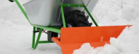Schneepflug für MOTOkarre Elektroschubkarre Standard/Power Schneepflug für MOTOkarre Elektroschubkarre Standard/Power
