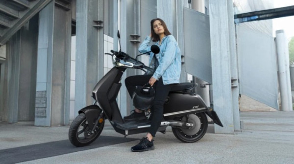 Vmoto CU Elektroroller 72V-24AH 45Kmh