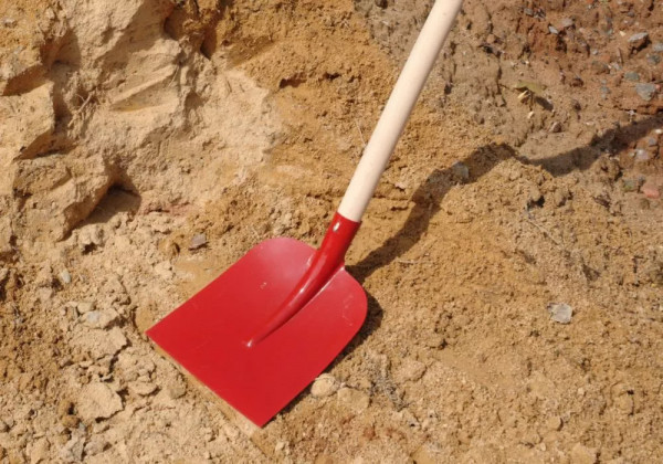 Floraworld® Holsteiner Schaufel Stahl rot mit Stiel